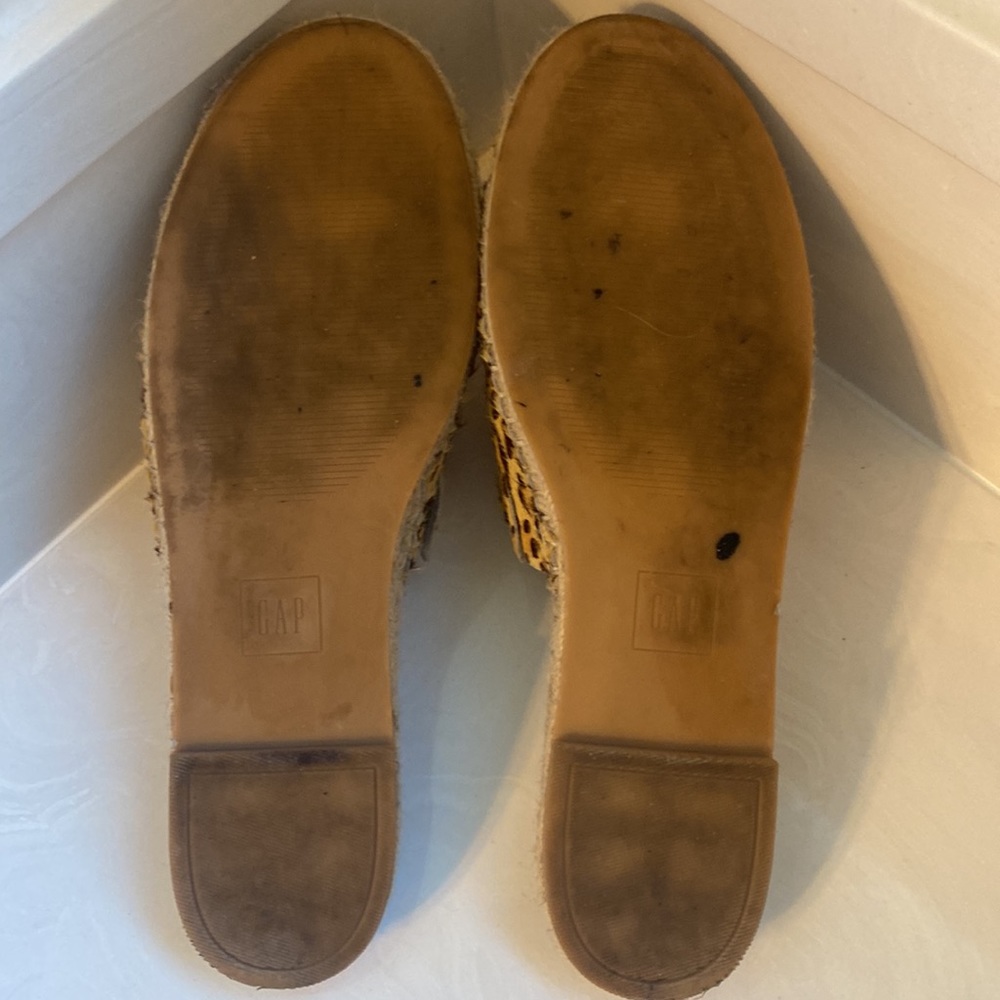 GAP Cheetah Slides - Picture 2 of 5